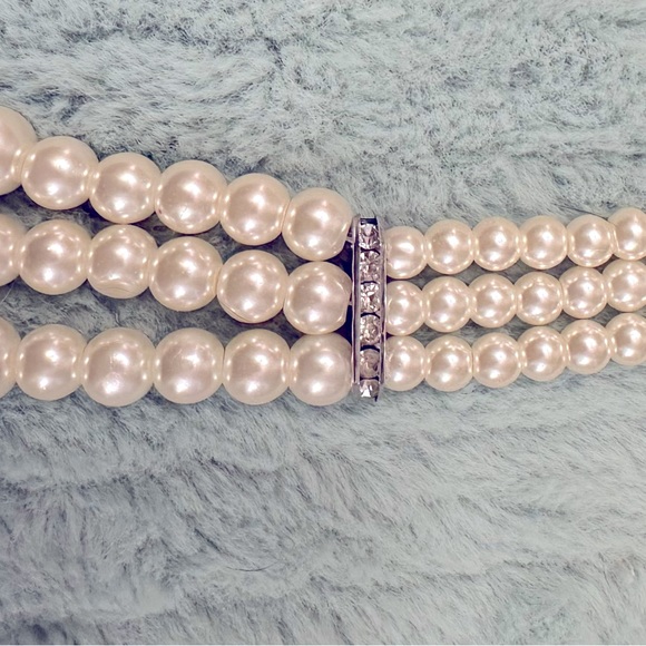 3 Strand Faux Pearl Necklace - Picture 2 of 5